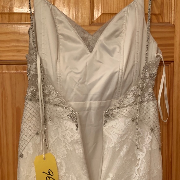 Alvina Valenta 9615 size 6 wedding dress - Picture 6 of 7